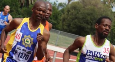 Koos Letsoba in aksie op die baan.