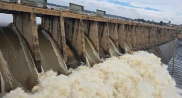 Tien sluishekke oop by Vaaldam