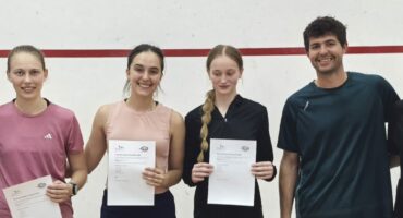 Die mans en dameswenners die Parys Ope-muurbaltoernooi