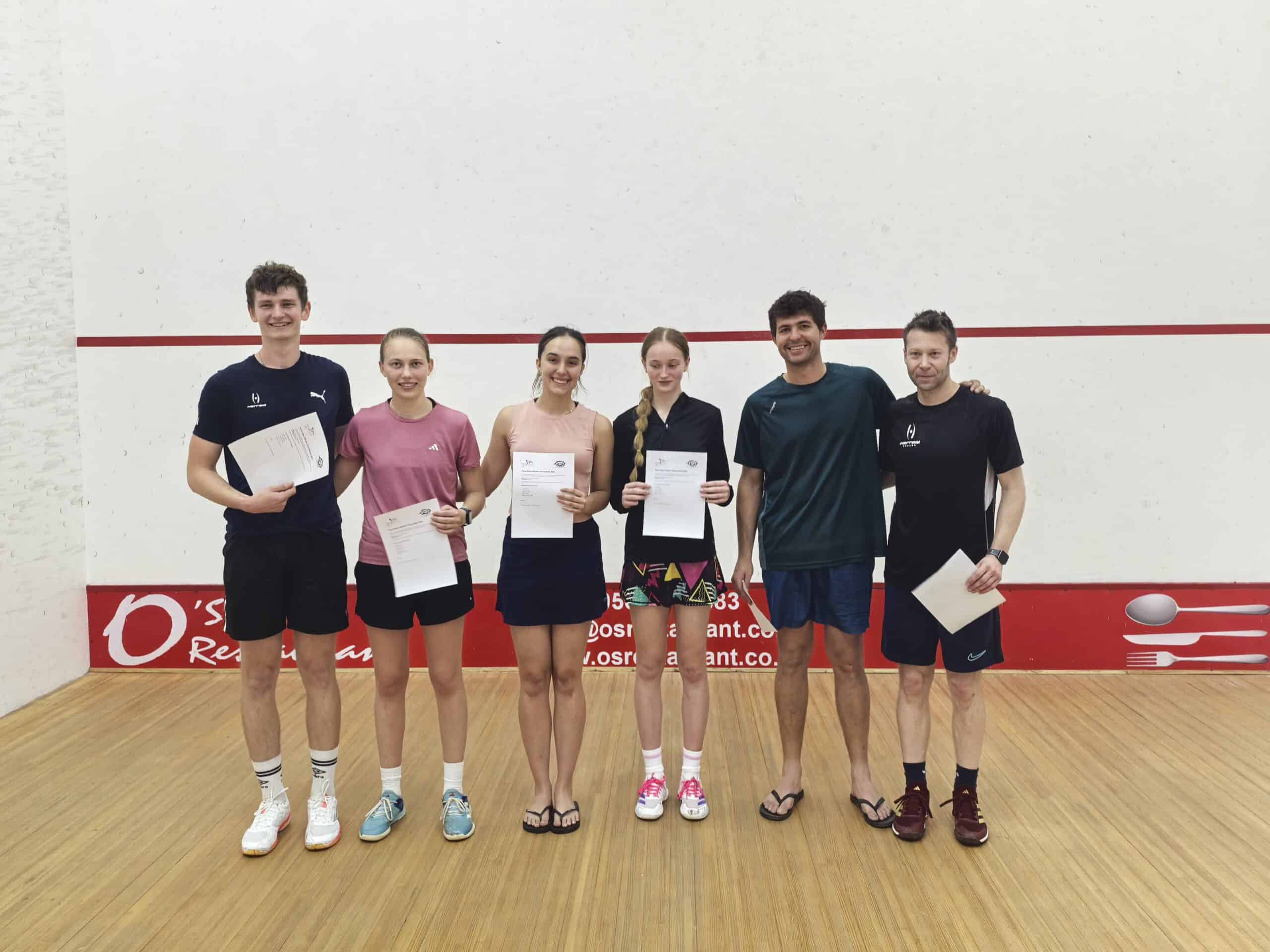 Die mans en dameswenners die Parys Ope-muurbaltoernooi