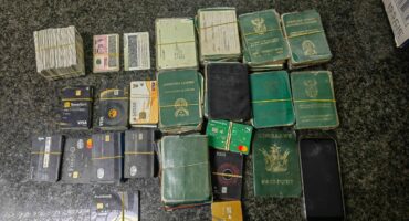 Identiteitsdokumente waarop die polisie beslag gelê het. Foto: Verskaf