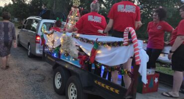 Kersliedere en kersvreugde in Vredefort se strate.