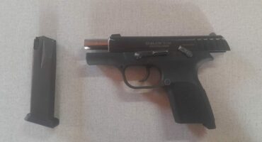 Die geweer wat in die gewapende roof gebruik is