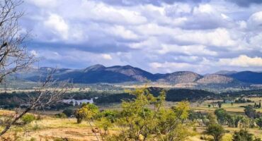 Part of the crater core in the foreground with its collar of mountains near Parys.