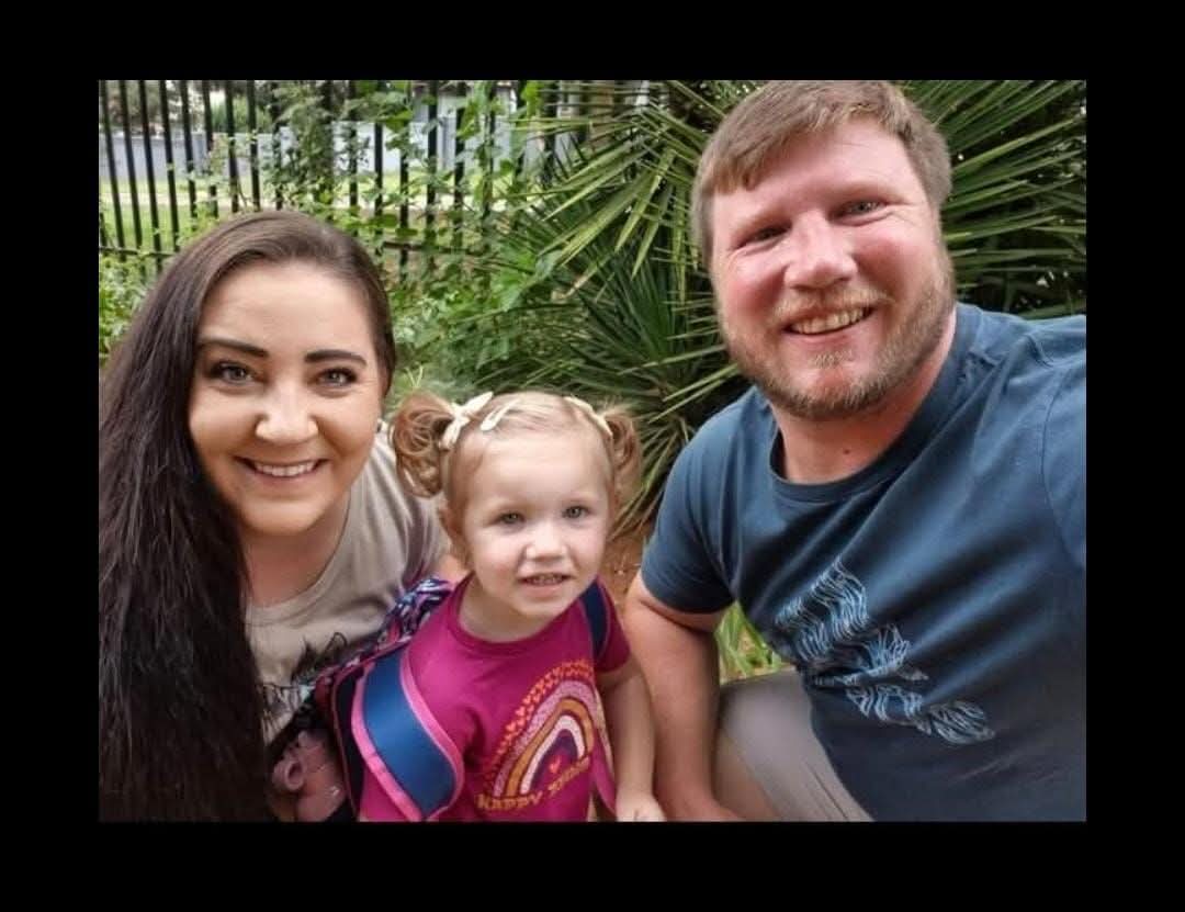 Henry Hefer, sy vrou Megan, en hul dogtertjie Hannah-Grace. Henry is in die motorongeluk oorlede en beide Megan en Hannah-Grace beseer.