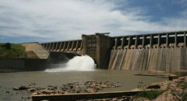 Vaaldam argieffoto. Daar is tans geen sluise oop by dié dam nie. Foto: Departement Waterwese & Sanitasie