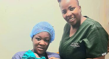 Me Kefuwe Motaung saam met Khasieane Dibe.