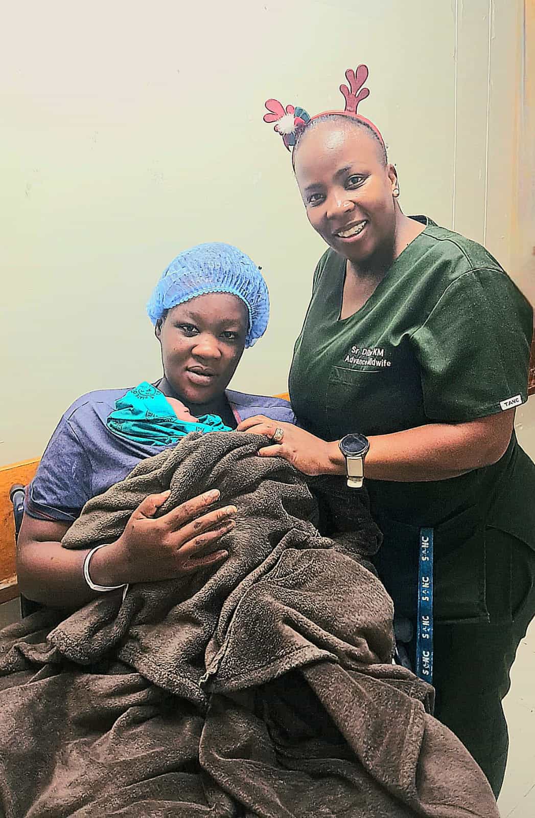 Me Kefuwe Motaung saam met Khasieane Dibe.