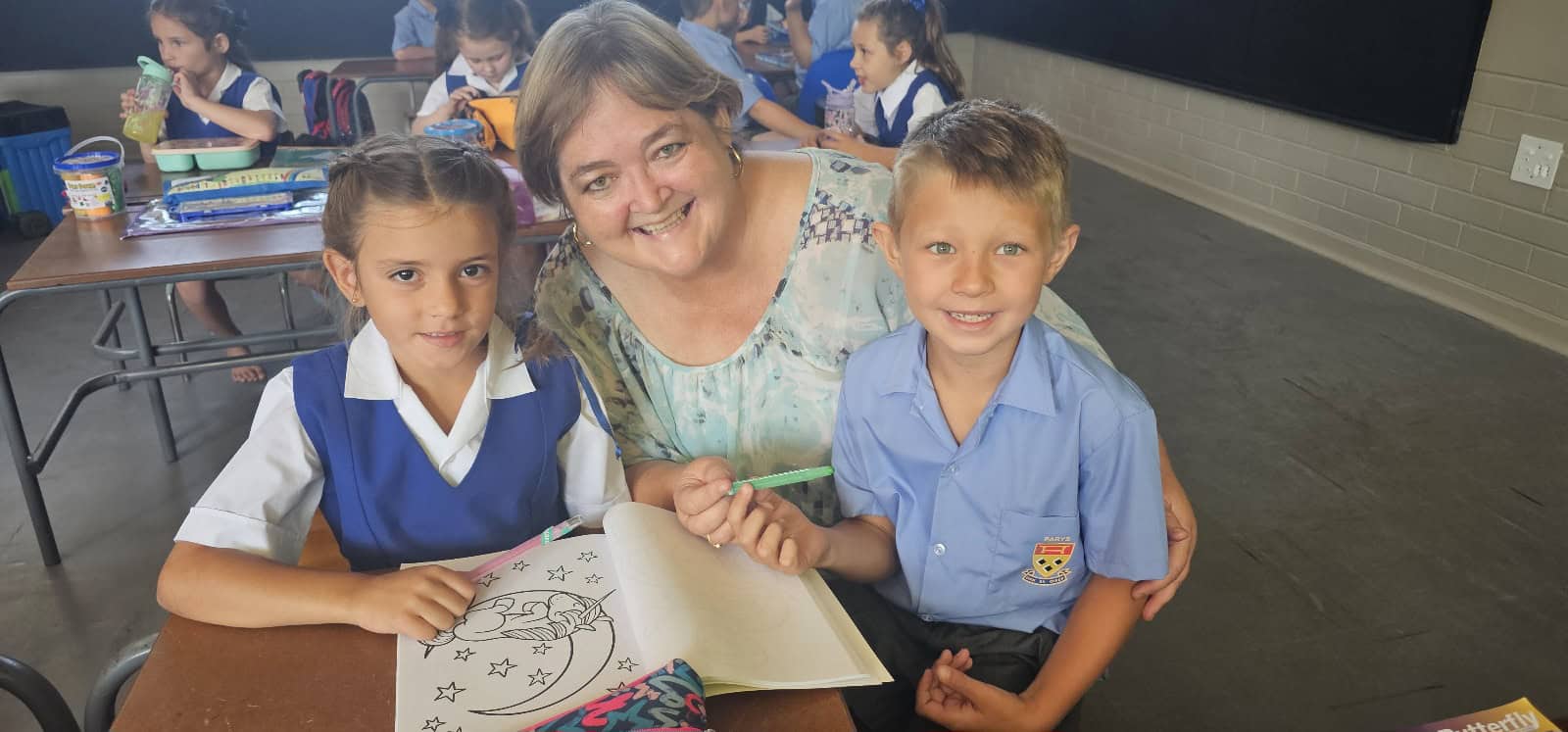 Juffrou Charné saam met Mia Haggard en Turner de Swardt.