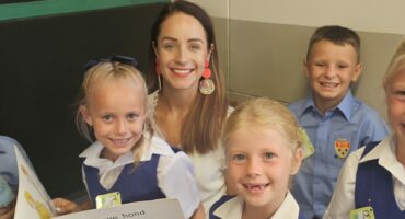 Eerste skooldag vir graadeens en hul juffrou