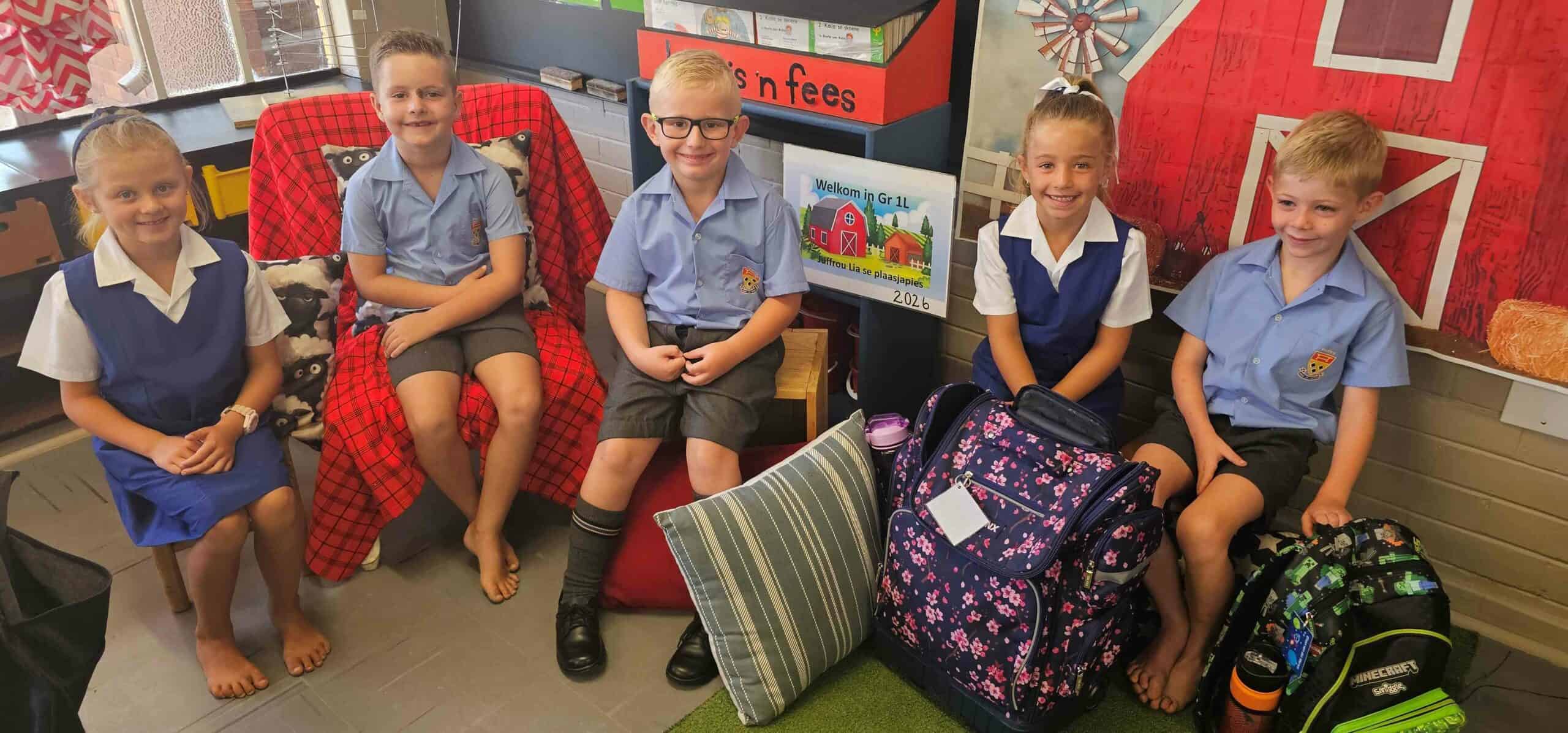 Van die leerders in juffrou Lia se Plaasjapie-klas. Op die foto is Nina Heunis, Ilé D'Allebout, Milan Hentschel, Janu Thompson, Qivan van der Merwe en Elijah Holtmann. 