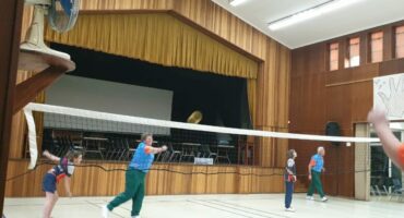 Ringtennis is ’n sport wat ewe veel pret as uitdaging bied en solank jy nog vlug van voet en oog is, is jy beslis nie té jonk, of té oud vir ringtennis nie