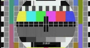 Die toetsbeeld is in die beginjare van TV in SA aan die begin en einde van elke dag se uitsendings gesien.