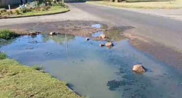 Die slaggat in Frikkie Meyer Boulevard wat groot kommer wek.