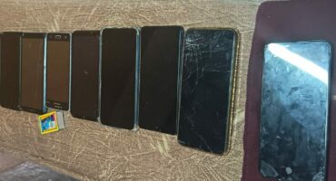 Die gesteelde selfone waarop beslag gelê is. Foto: Verskaf