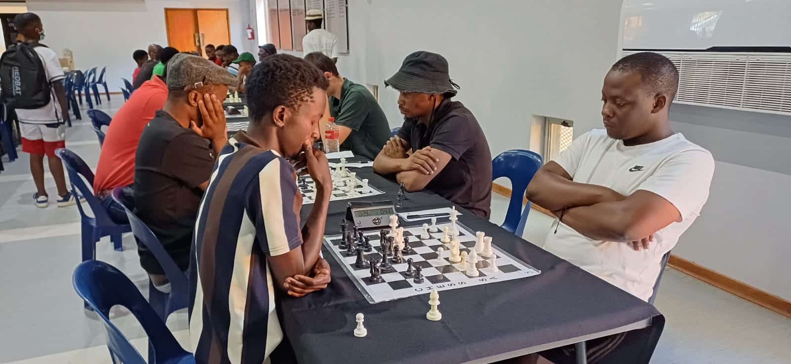 apiwa Chakwavaira playing against Mango Banele, Fide Master player and member of the SA Olympian chess team.