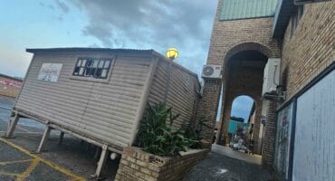 'n Brand het na besigheidsure vanmiddag in die haarkapper ontstaan.