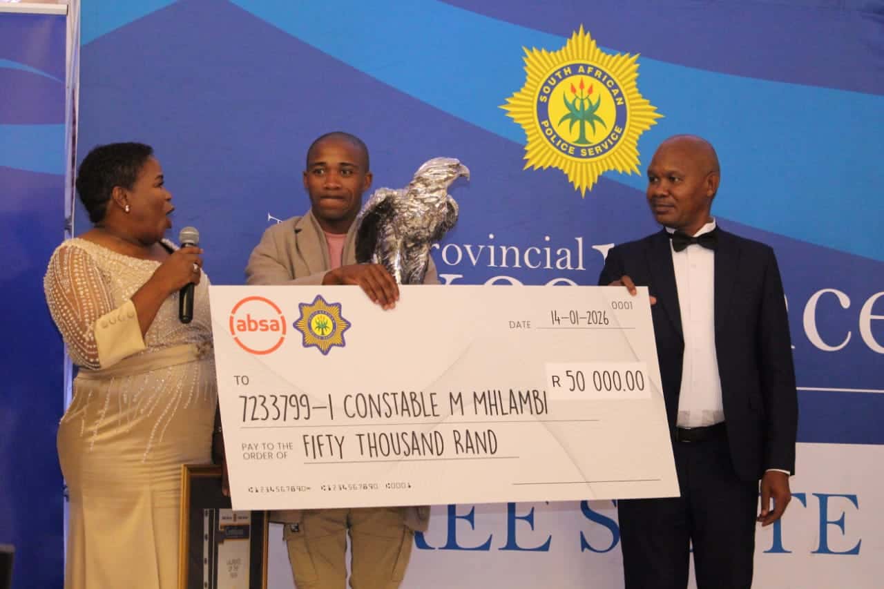Laureate of the year, Constable Mhlambi from the Sasolburg Tactical Response Team, receiving the cheque.