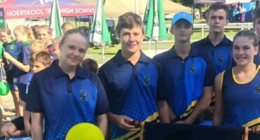 Swemmers van Hoërskool Parys wat aan die NoordVrystaat Skole Swemgala deelgeneem het.