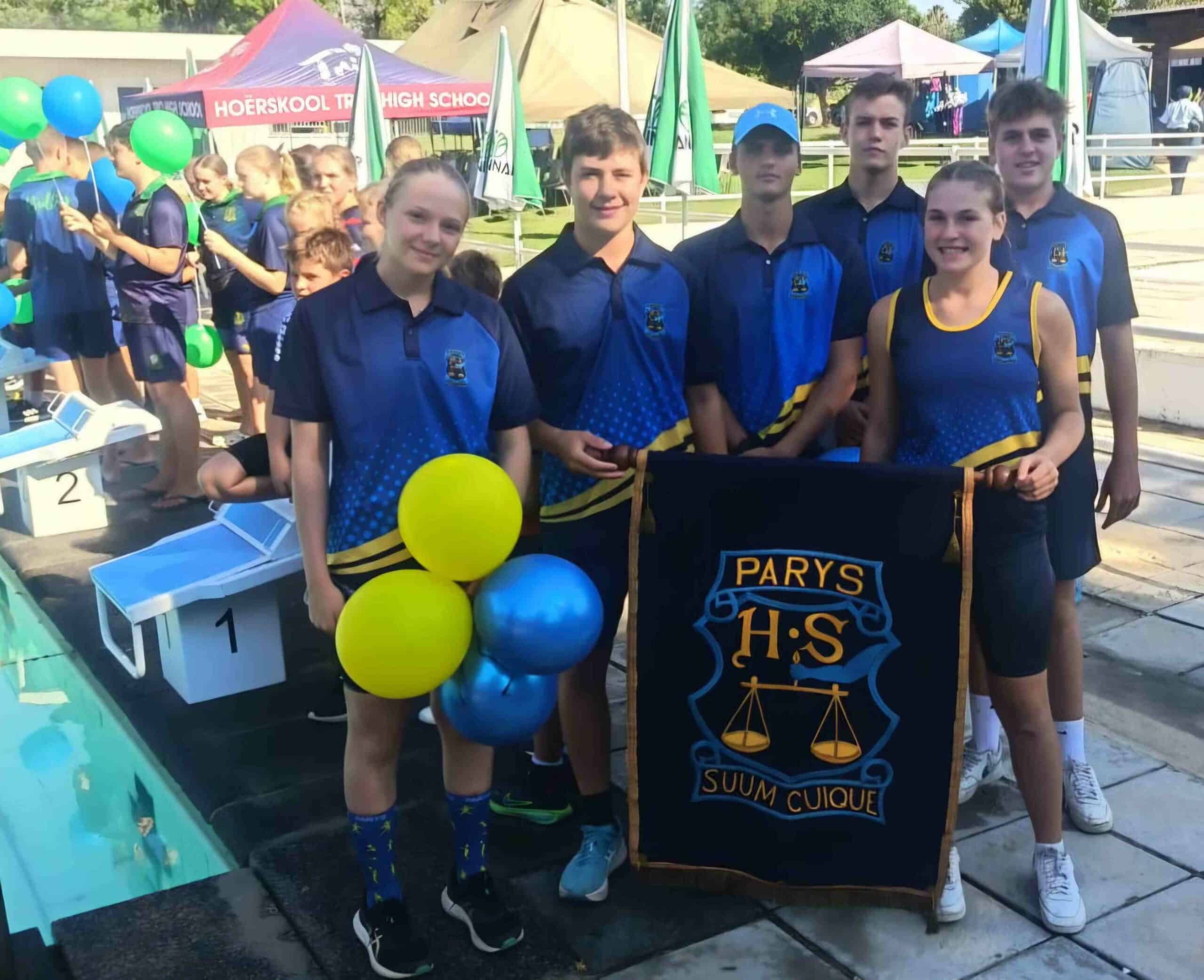 Swemmers van Hoërskool Parys wat aan die NoordVrystaat Skole Swemgala deelgeneem het.