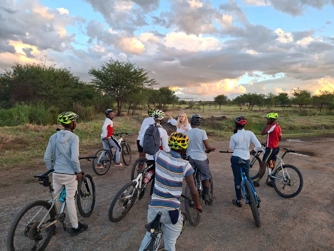 Mountain bike enthusasts ready for Saturday's action with Leida Schuman giving them some firts-hand info. 