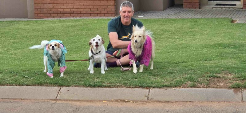 Dié viervoetiges was uitgevat vir die laatmiddag stappie. Op die foto is Hugh du Preez. Foto: Liezl Scheepers