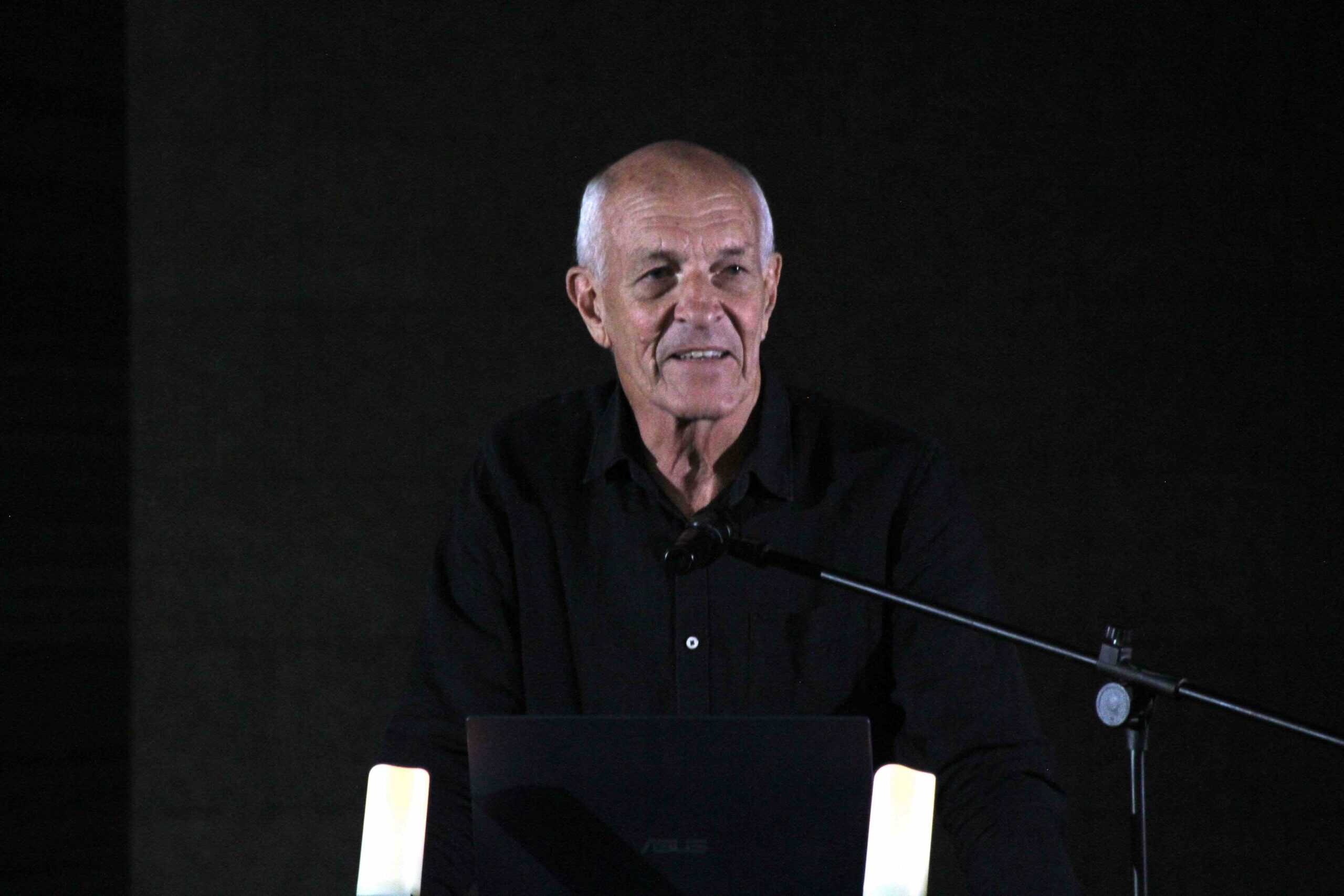 Dr. Pierre Edwards deel sy insigte oor die invloed van kunsmatige intelligensie op geskiedenisvertelling. Foto: Niël Langner