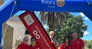 Die Bloeddiens se Answer the Call-veldtog in Parys word ondersteun deur Rotary Parys.