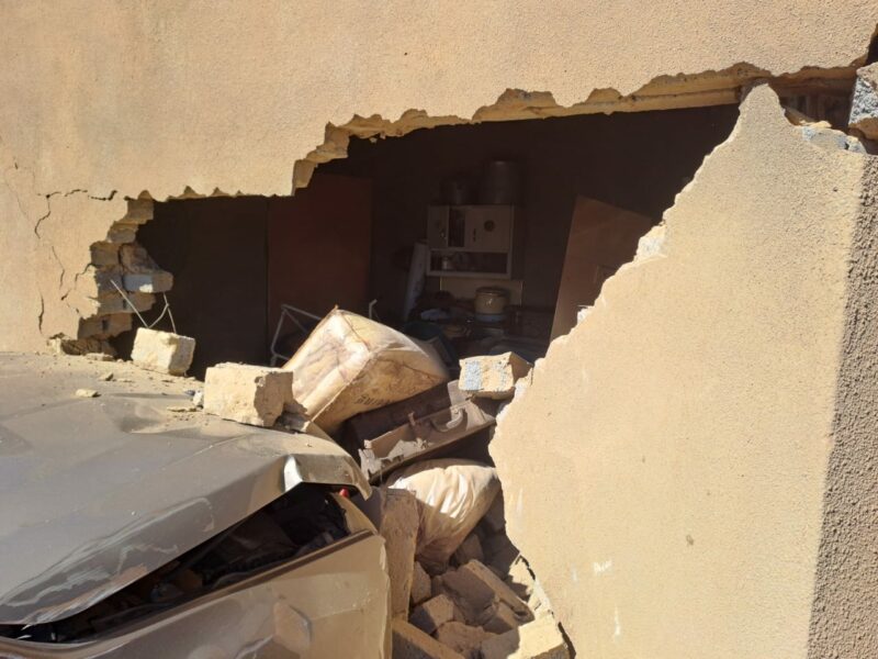 Groot skade is aan die struktuur van die huis aangerig tydens die botsing. Foto: Verskaf