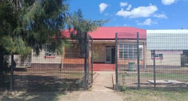 Vooraansig van die Kananelo kliniekgebou in Vredefort.