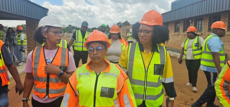 FS MEC for Public Works and Infrastructure, Dibolelo Mance (right) duering her oversight visit to the construction site in November 2025. 
Photos: Liezl Scheepers