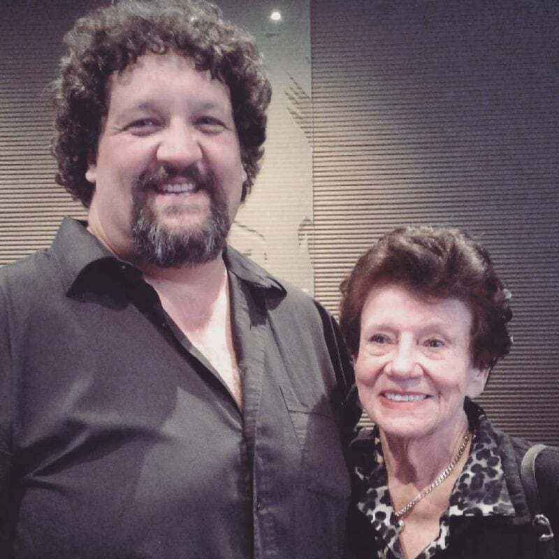 Bekroonde tenoor Stefan Louw, saam met die legendariese Mimi Coertze. Die doro is in Mei 2019 geneem. Foto: Verskaf