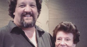 Bekroonde tenoor Stefan Louw, saam met die legendariese Mimi Coertse. Die doro is in Mei 2019 geneem. Foto: Verskaf