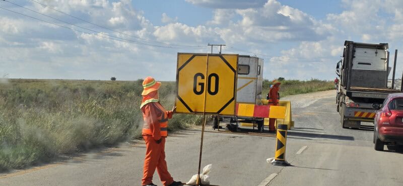 'n Stop/Rybeheerpunt is op die R59 tussen Parys en Vredefort ingestel ter wille van die Paasverkeer. Foto: Liezl Scheepers
