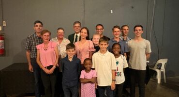 Parys-ringtennisklubspelers wat vir die SA- en SA- Uitnodigingspanne gespeel het, is agter van links Christo Britz, Johan Britz, Steven Bampa en Etheon Bampa. In die tweede ry is Charlotte Meyer, Esther Goosen, Melissa Meyer, Lené van der Merwe, Dewald Meyer en Caldon Bampa. Voor is Mikhail Bampa, Cadee-Grace Bampa, Declan Bampa en Kara Bampa.