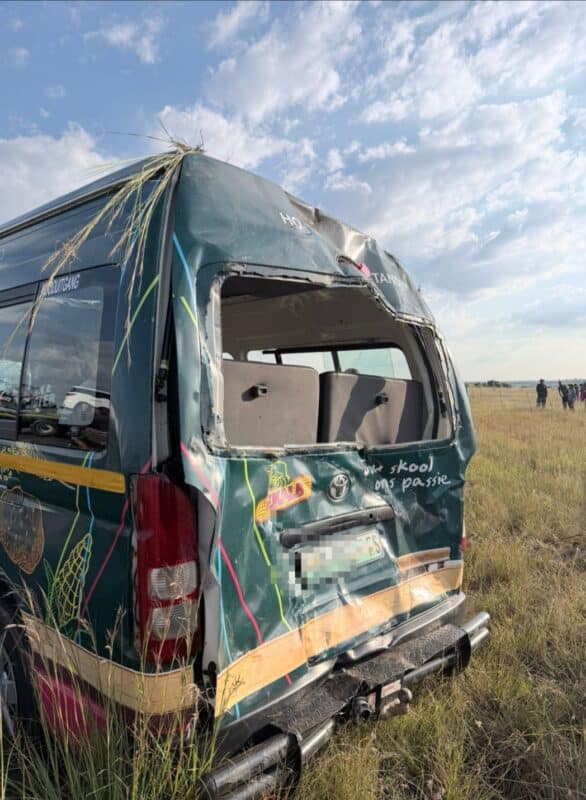 Hoërskool Salomon Senekal se Toyota Quatum-minibus wat Vrydag in 'n ongeluk buite Winburg betrokke was. Foto: Facebook