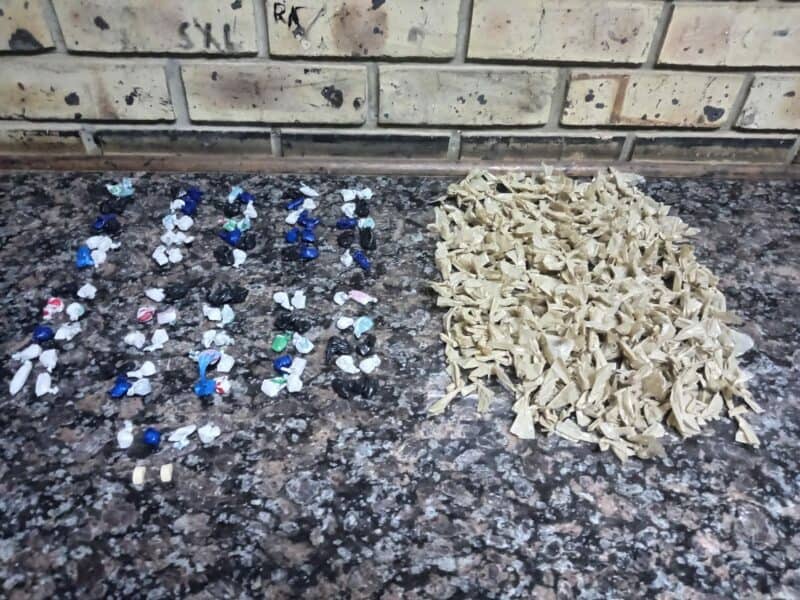 Van die dwelms waarop die polisie tydens die operasie beslag gelê het. Foto verskaf: SAPD kommunikasiedienste