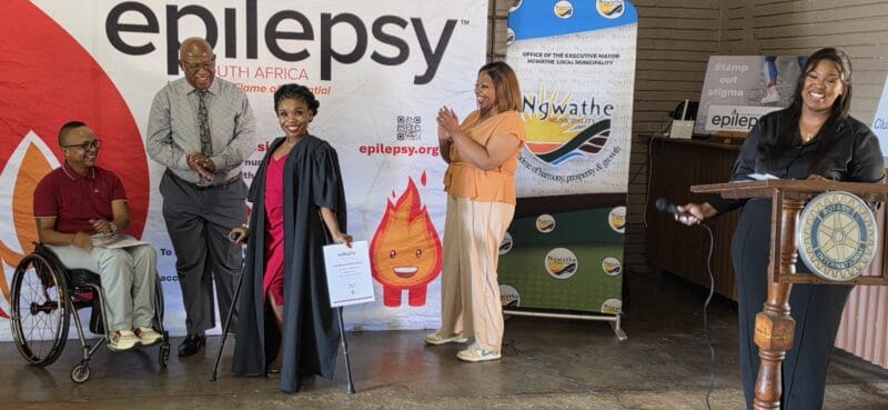Maki Seforo, who was diagnosed with polio at the age of 11, was among the graduates
who received their certificates. On her right-hand side is Ngwathe’s Executive Mayor,
Victoria de Beer-Mthombeni. Photo: Liezl Scheepers