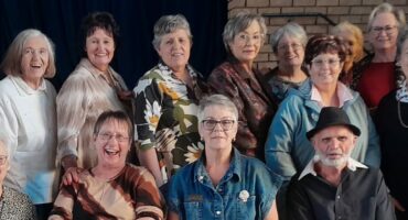 Jan Venter saam met die vroue wat die byeenkoms bygewoon het. Foto: Verskaf