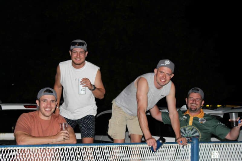 Ondersteuners het hul kant gebring vir die tuisspan met 'n Pa-rys, vleis en aartappels....go! Foto's: Liezl Scheepers