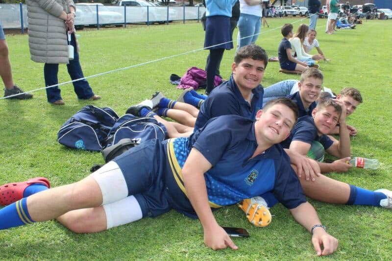 Lojale ondersteuners langs die veld. Foto's: Liezl Scheepers
