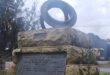 Die monument wat die Lesotho Hoogland-waterprojek herdenk, op Clarnes se Markplein. Foto: Monumente, Gedenktekens en Interresanthede in Suid-Afrika.