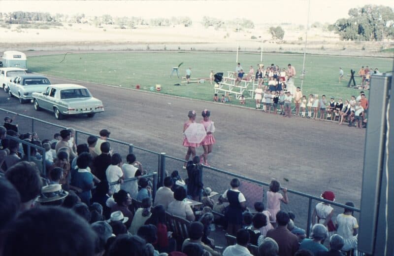 Die strooimeisies van wie dr. Van der Merwe een van hulle was. Foto verskaf deur Hannes de Wet. 