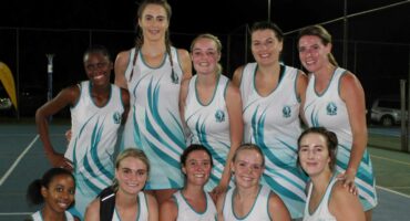 Die span van Parys-netbalklub wat Maandagaand in die finaal van die Platteland-liga speel. Foto: Liezl Scheepers