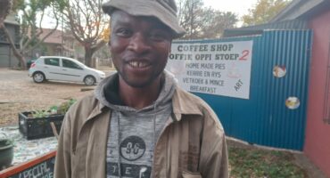 Shaun, die hawelose man, wat vir vier dae na die 18-jaar oue Tinkie omgesien het. Foto: Verskaf