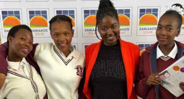 Keatleretse Senomaere, Social Specialist at Damlaagte Solar with some of the learners at the Expo. Photo: Supplied