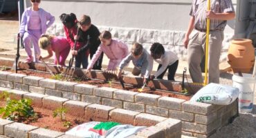 The kids planted beetroot, onions and carrots on Saturday in the veggie garden on the Parys Info & Tourism premises. Photo: Supplied