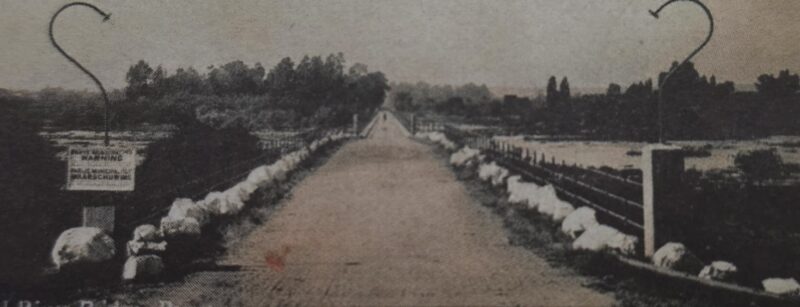 Die destydse sandpad op die brug oor die Vaalrivier op die Van Collerstraat
verlenging wat ook bekend was as die wa-brug. Foto: Parys Museum