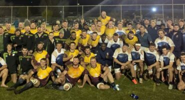 Spanne van Parys en Bultfontein op die veld na 'n spannende finaal van die Griffons Tweede Liga finaal. Foto: Verskaf