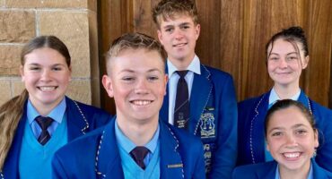 Christopher Furlong, Jesse Joubert, Alouise Supra en Amoré Britz sal aan die voorbereide afdeling van die ATKV-redenaarskompetisie se Vrystaat-uitdun vir hoërskoolleerders deelneem, terwyl MW Supra aan die seniors onvoorbereide afdeling sal deelneem. Foto: Verskaf